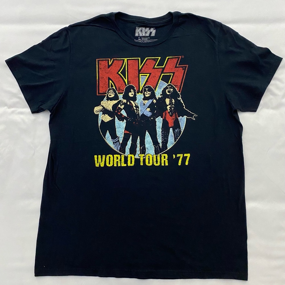 ✨ KISS 1977 World Tour Graphic Tee - Size Large ✨